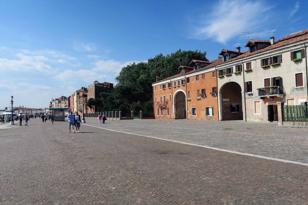 The building is right in front of the sea, on the main costal walk that leads to San Marco square.
