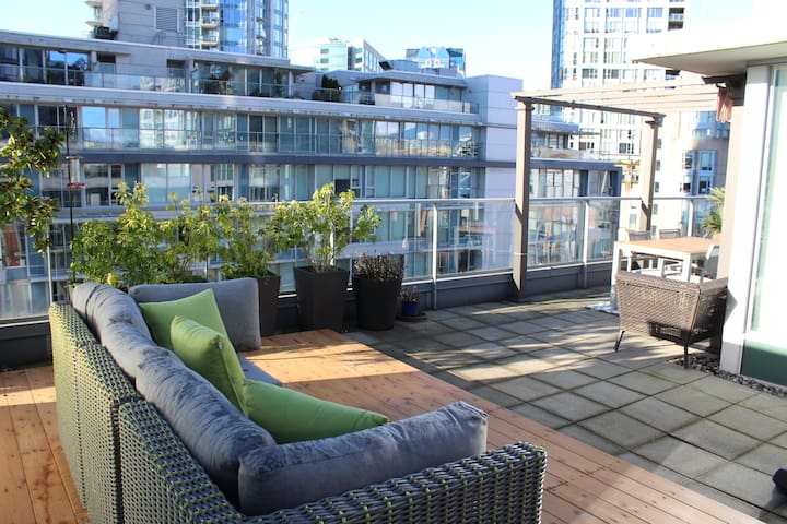Downtown Penthouse-Loft-Private Rooftop Patio