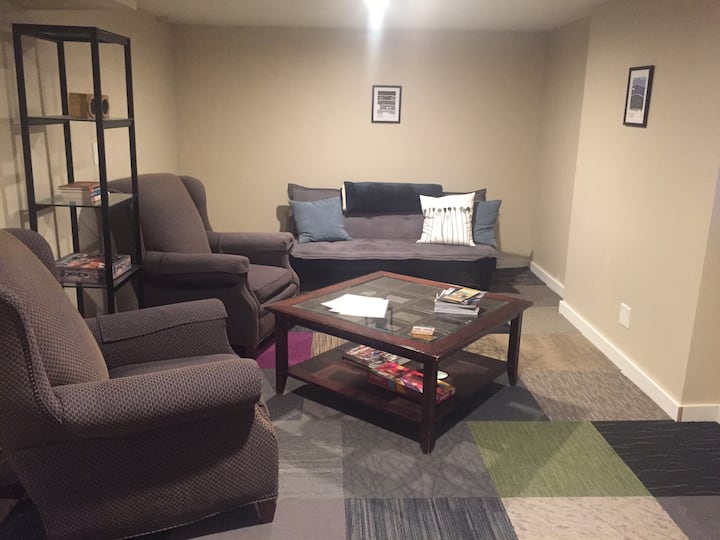 Cozy Beacon Hill Apartment - Walk to Light Rail