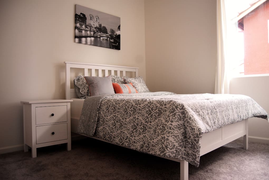 Premium full sized 12 inch thick memory foam bed for your comfort