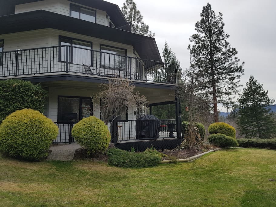 Entrance on lower patio