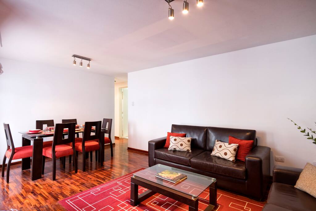 Sala y comedor confortable