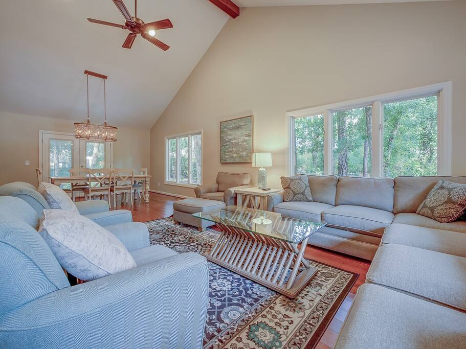 Living/Dining Area