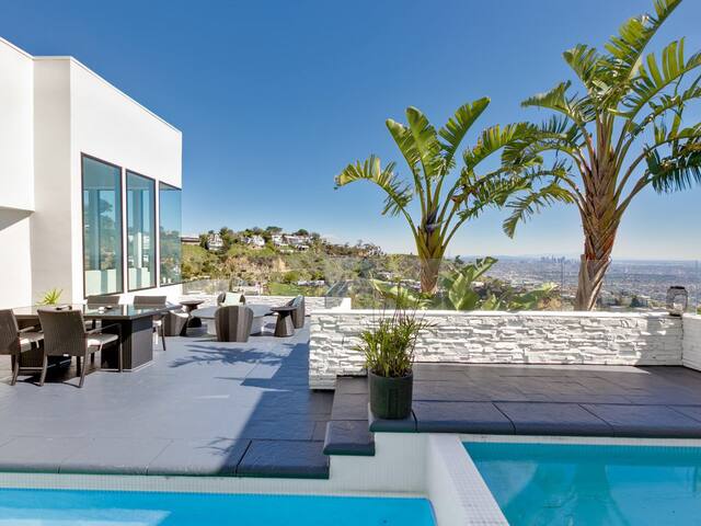 SUNSET PLAZA ESTATE | 4B | Pool | Sauna| gallery image 5