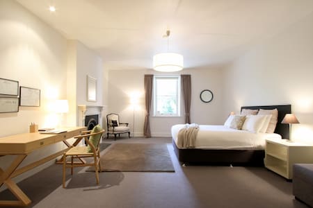 Altamont House - close to CBD