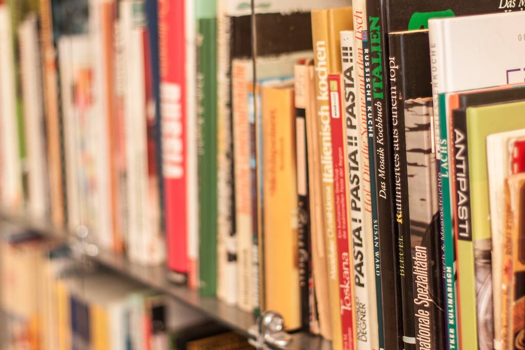 Gästezimmer- WLAN, (Sach)Bücher + DVDs zur kostenfreien Nutzung