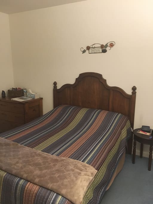 Full mattress, AC and fan in room