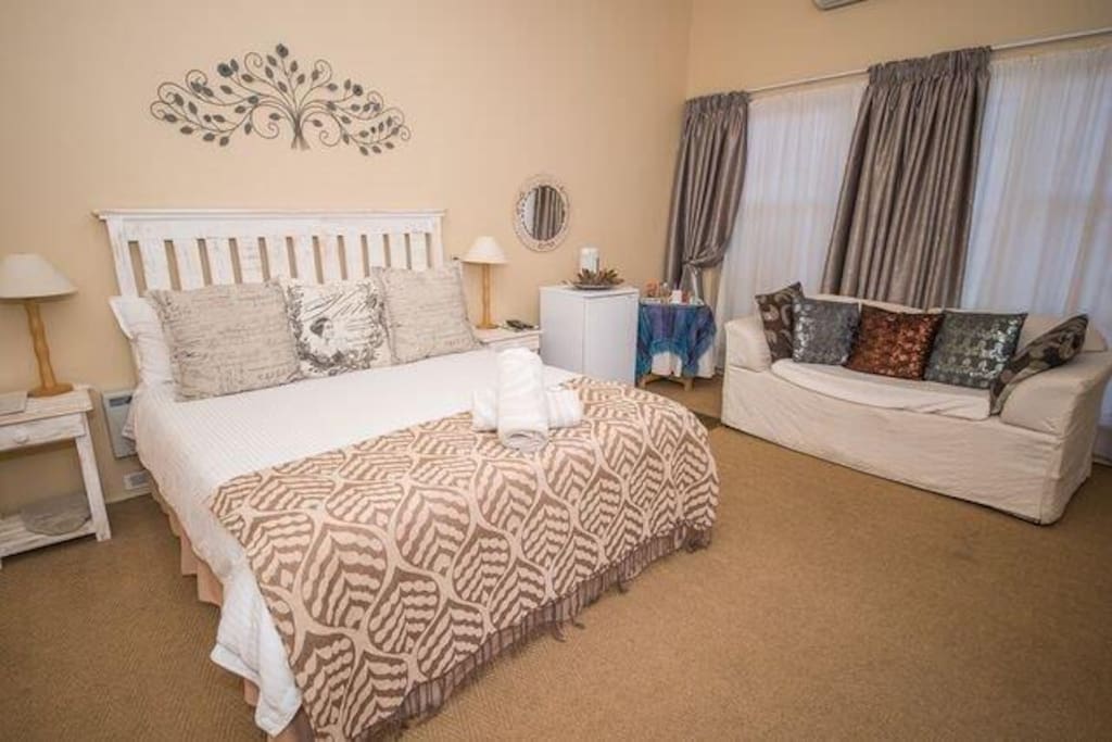 This room leads onto the swimming pool and garden area, and has a view on the pool
