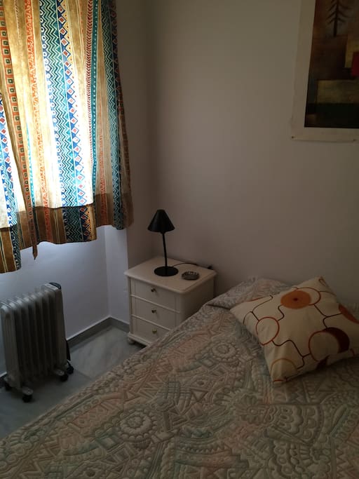 Bonito dormitorio para 1 o 2 personas.