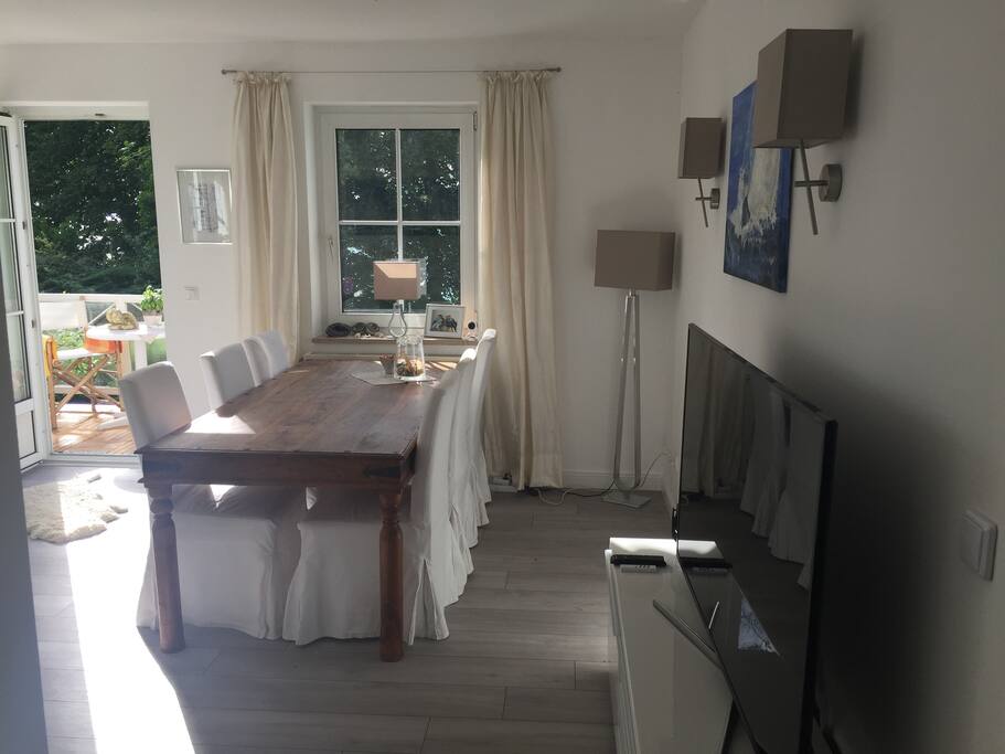 komfortables Wohnzimmer mit großem TV/Wlan