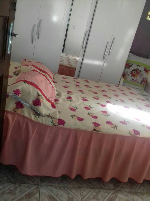 quarto com cama de casal