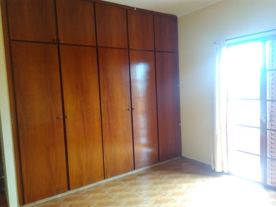 Guarda roupa do quarto para três pessoas