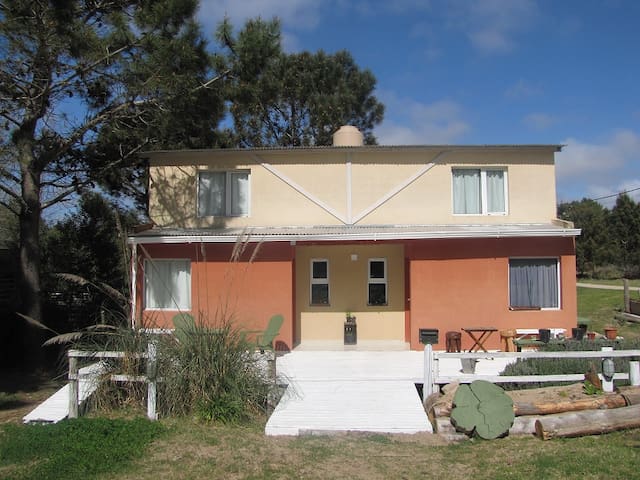 Cabañas entre el bosque y el mar