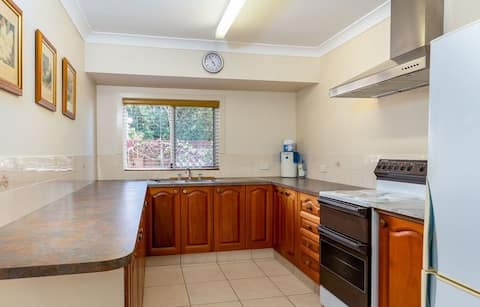 Top Airbnb: Banya Bliss - Peaceful and Private in Bongaree