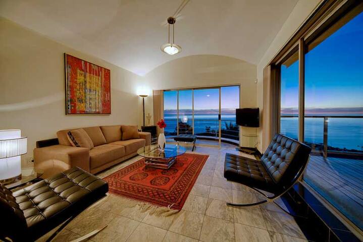 Amazing Penthouse Apt with exceptional sea view gallery image 2