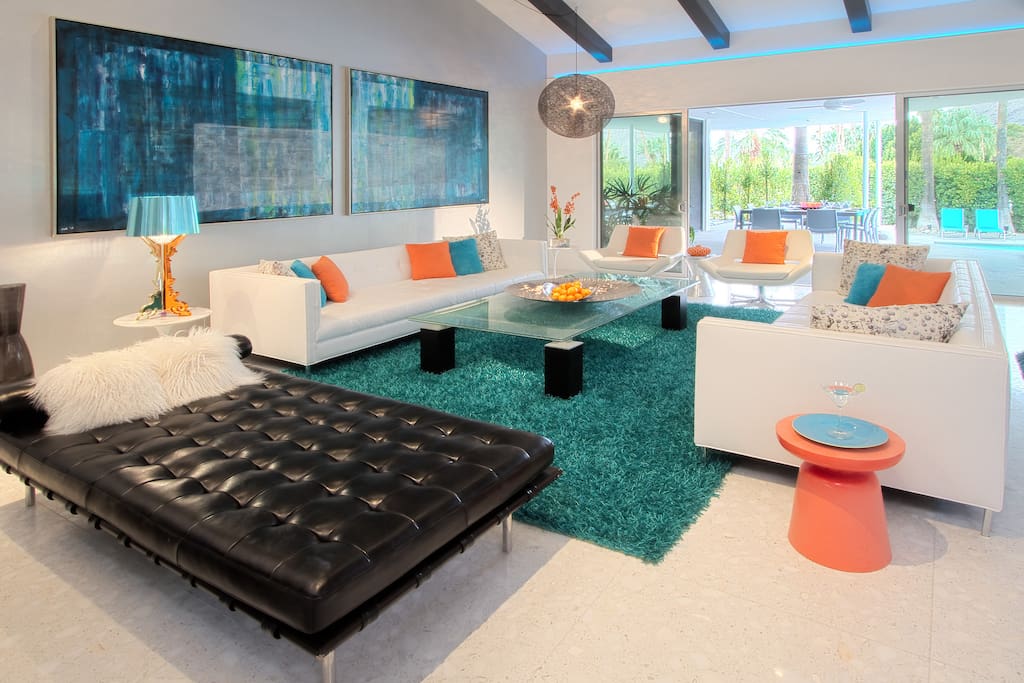 Huge sunken living room, more than enough room to hang out with the entire group.