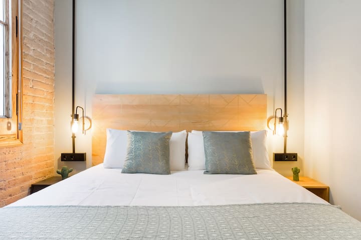 Penthouse with Terrace near Paseo de Gracia gallery image 2