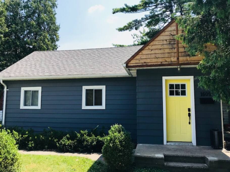 The front of the house is positioned against a quiet street, on which you will find plenty of space for parking.