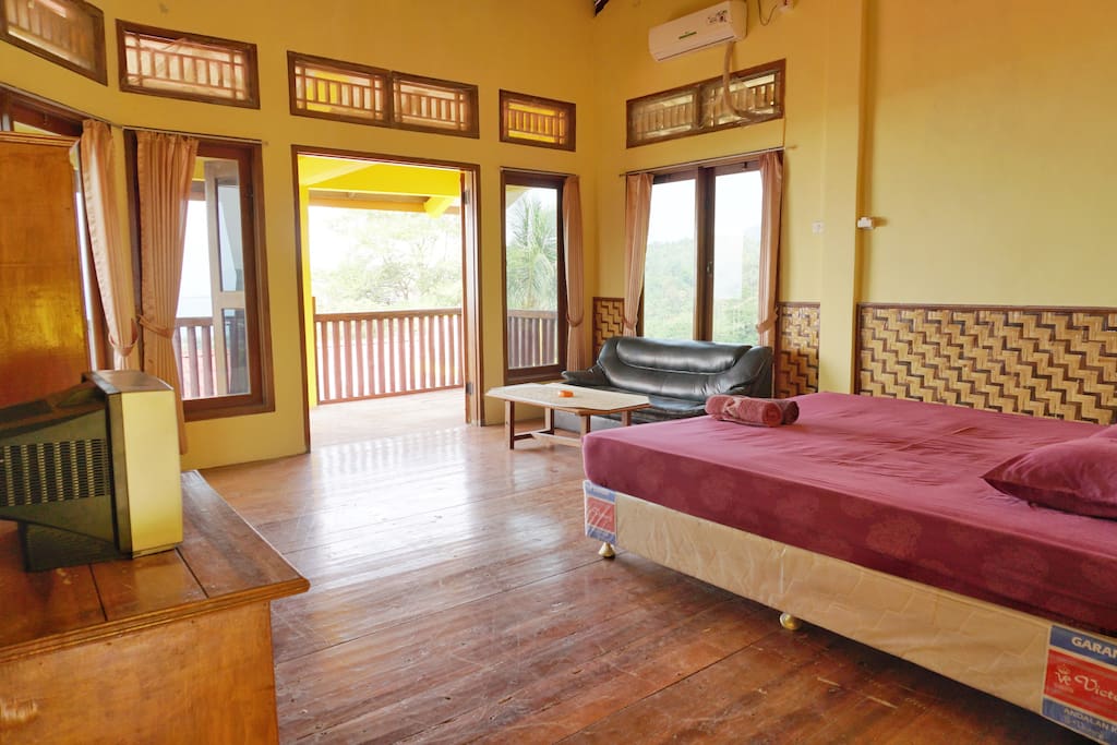 Deluxe Room with Balcony and Sea View