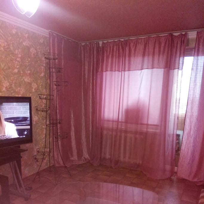 Телевизор плазменный 42 диагональ, кабельное , wi-fi зона, ДВД плеер