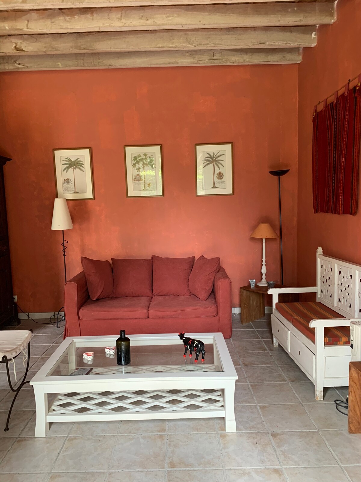 Sofa se pretvara u krevet u dnevnom boravku