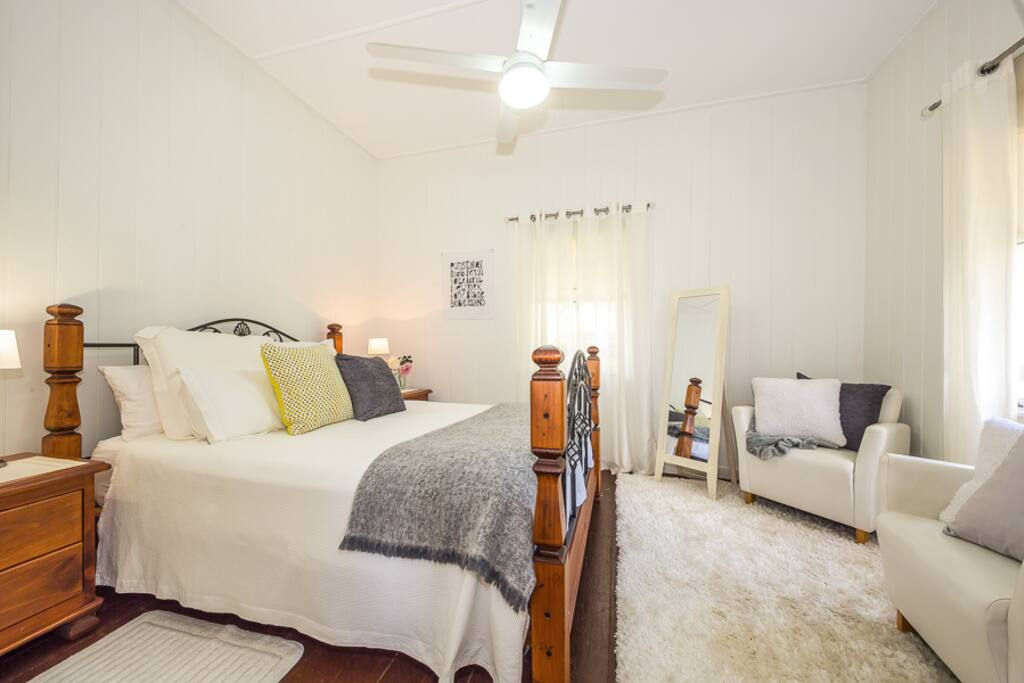 Bedroom with Queen bed