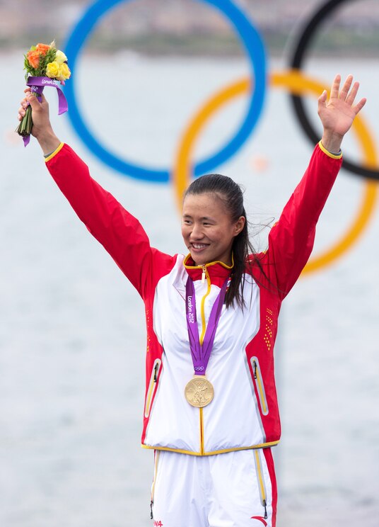 Show full-screen, host-provided image