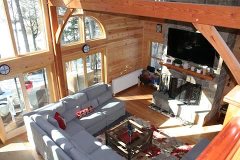 Enfield Summer Lakehouse Perfect for Families