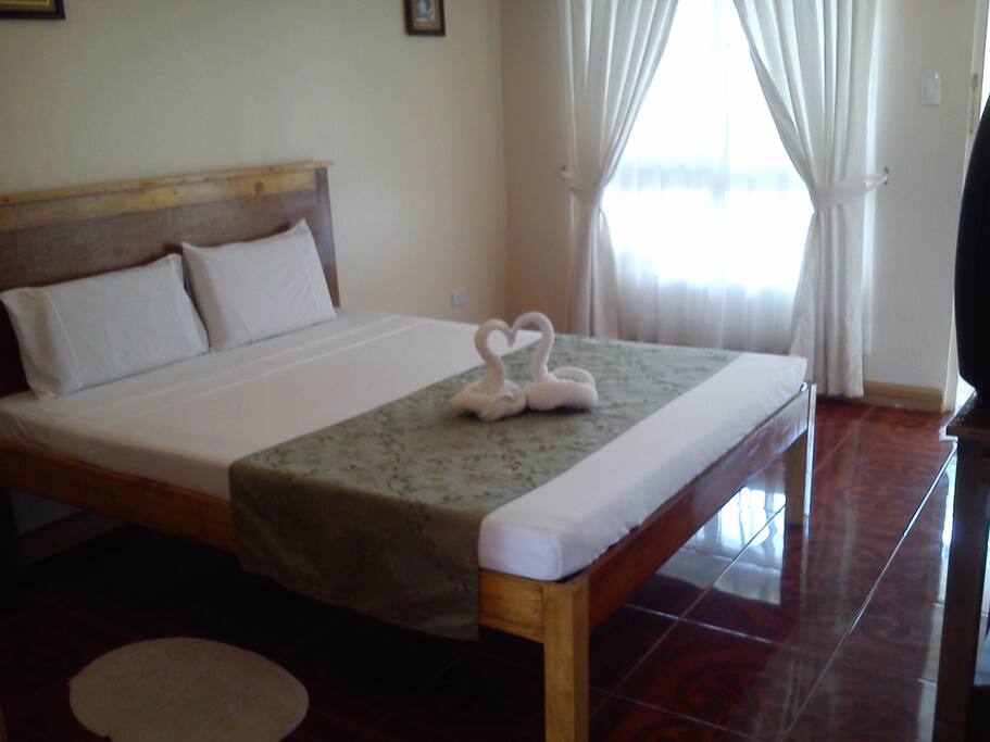 Room with Queen Bed