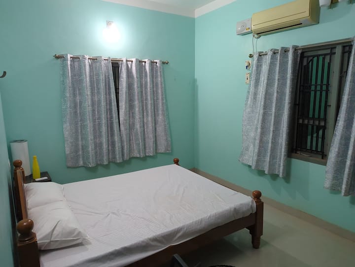 חדר שינה למעלה מימין 