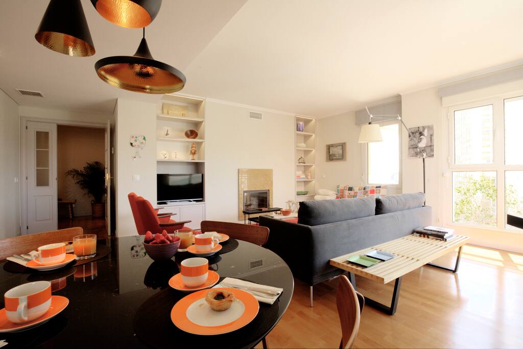 Amazing Living Room with Dining Table, AC and Cable TV