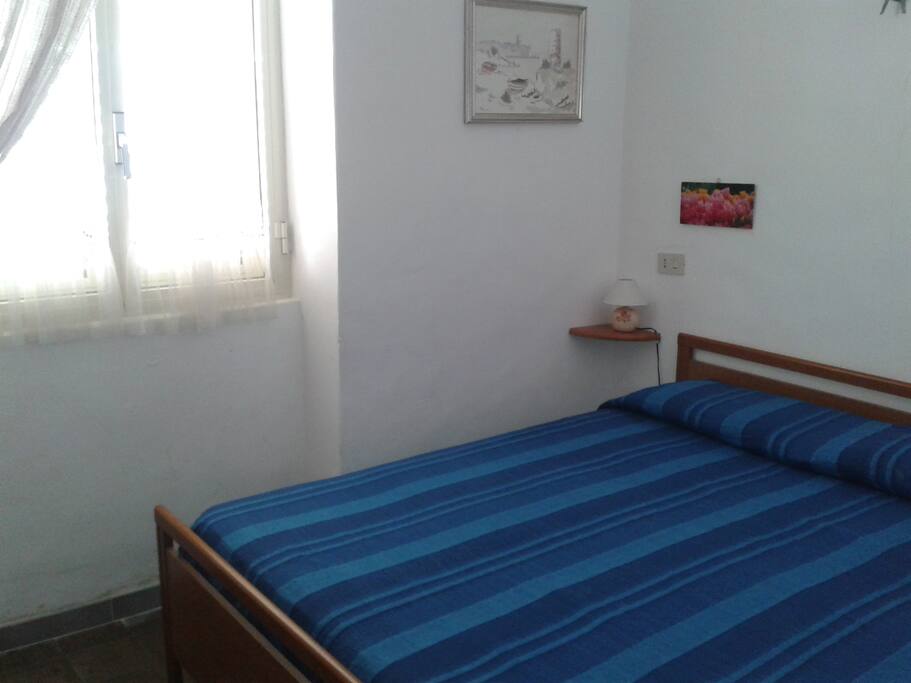 Camera da letto con letto king size