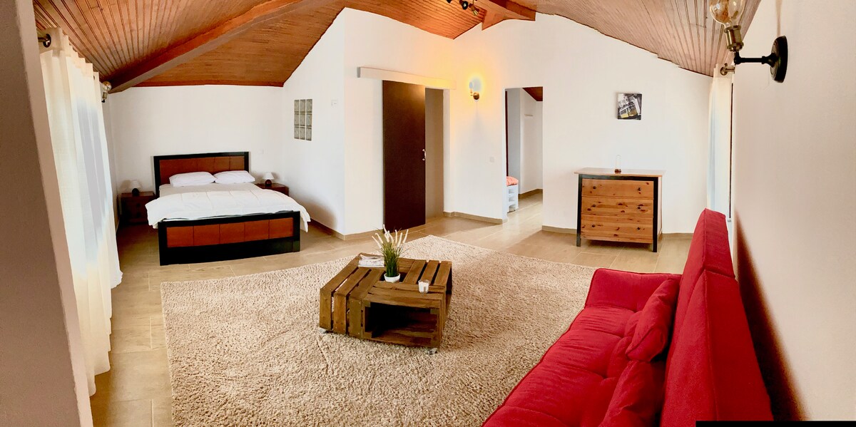 סוויטה ראשית בקומה השנייה