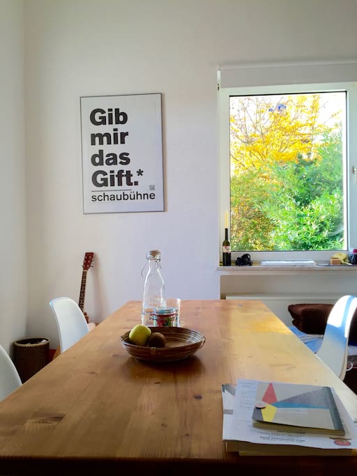 Blick vom Wohnzimmer ins Grüne