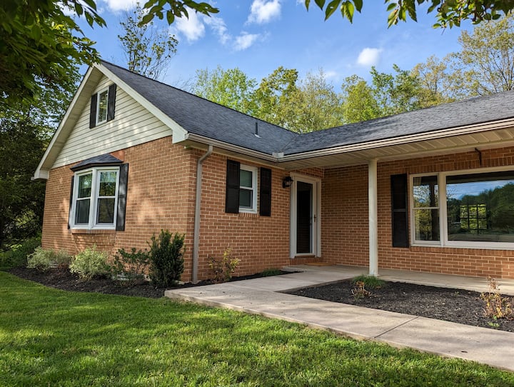 Newly renovated main level on riverside dr Houses for Rent in Alexandria, Pennsylvania, United