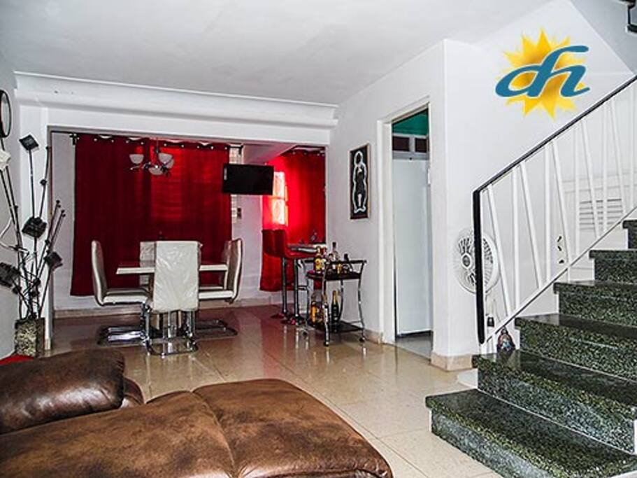 Casa con 3 habitaciones + 3 banos en Nuevo Vedado. La Habana. Personal de servicio incluido.