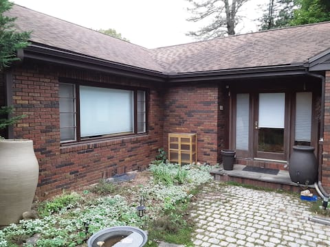 Modern home perfect for game day / graduation.