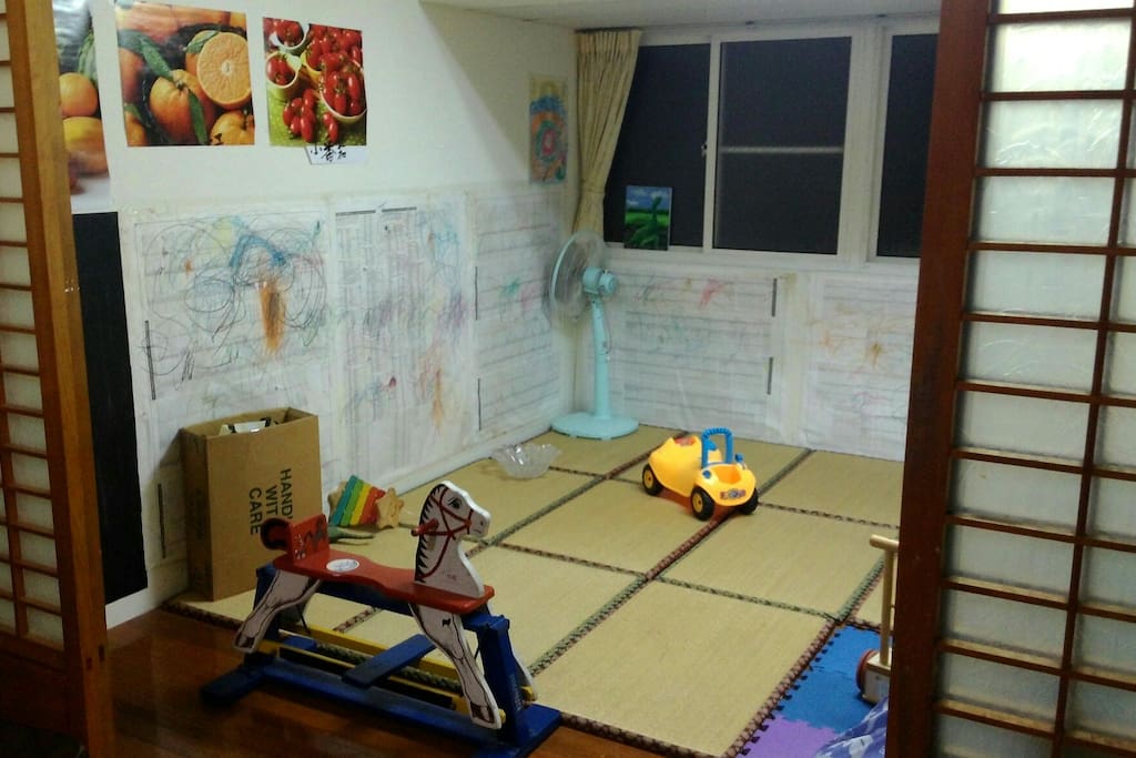 和室,小孩子盡情玩耍的空間,黑板,遊戲床...
