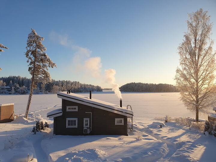 Stunning log cabin 45m2 on the shore of Kallavesi.