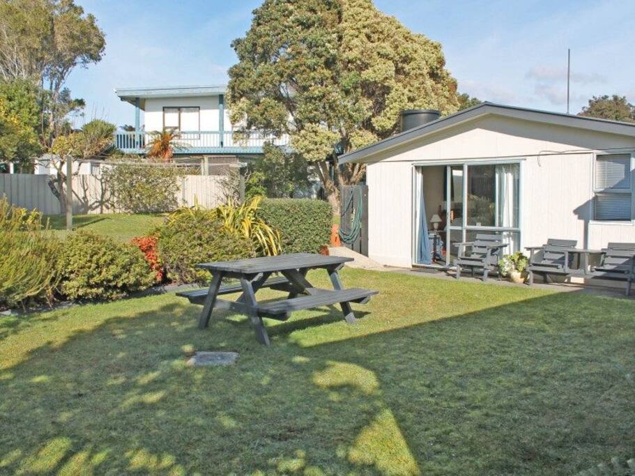 The self contained studio with direct access to the garden as well as undercover access to the main house