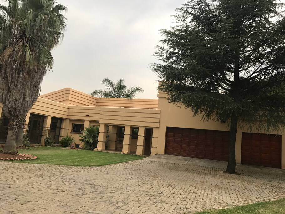 Midrand country city escape Houses for Rent in Midrand , GP, South Africa