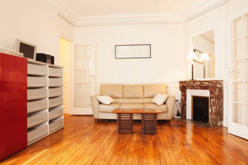 Living room, TV, DVD player, sound system wireless internet