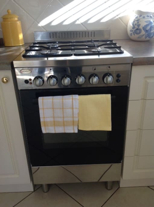 Electric oven with gas cooktop