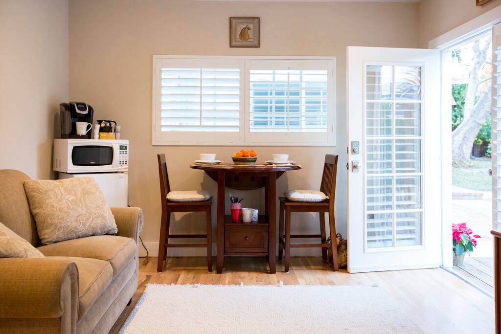 Dining/working area with fruit from our citrus trees. Keurig, microwave and refrigerator.