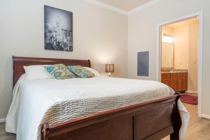 غرفة النوم الرئيسية 