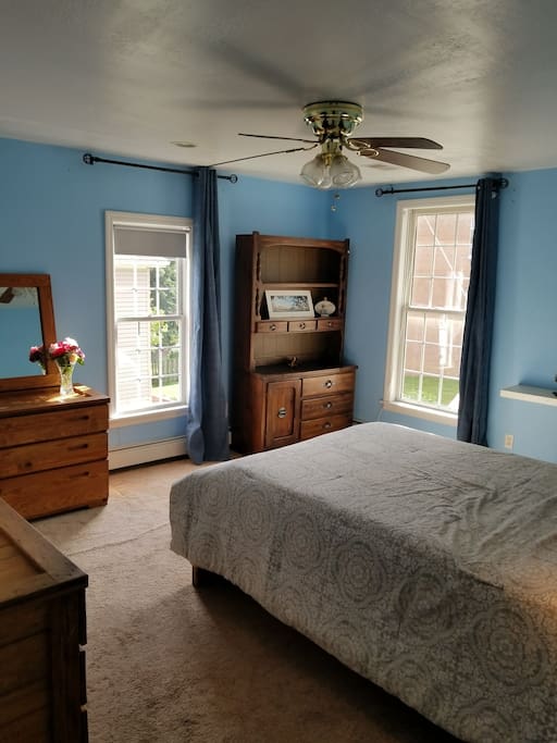 private room queen bed