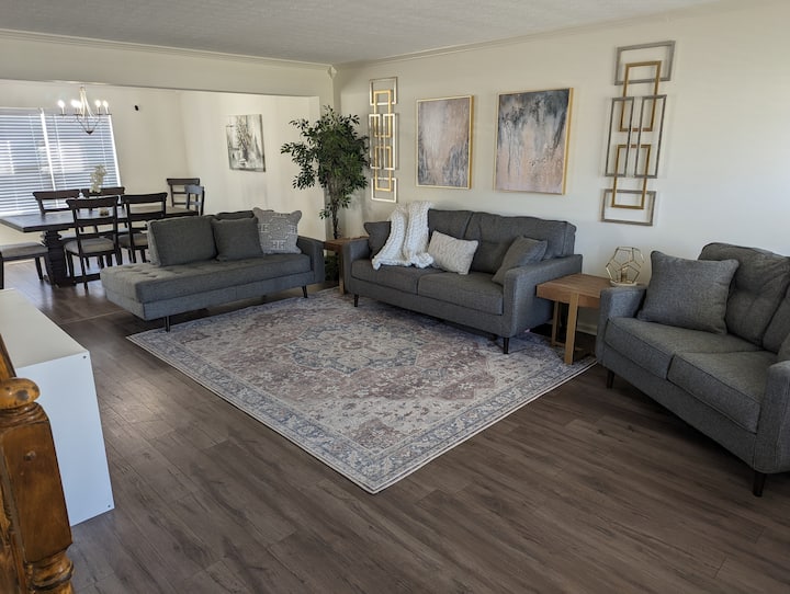 Elegant Home w/ Modern Comforts Houses for Rent in Fairborn, Ohio