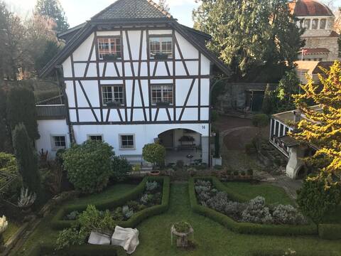 2 bedroom garden apartment 5 min from city and train station