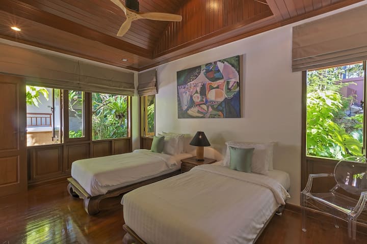 Villa Sunyata - Bedroom #5 - Twin Beds convertible to King size Bed - adjoining to Bedroom #4