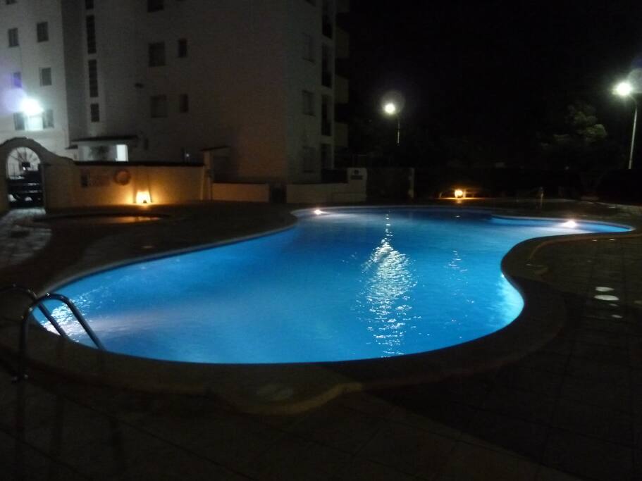Piscina de noche